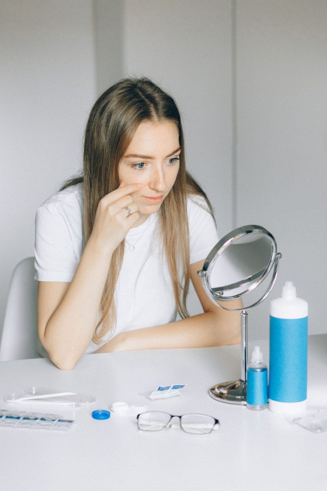 Contact lens fitting at Pelini Eyecare in downtown Chicago